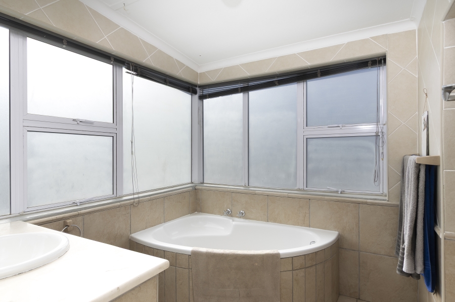 5 Bedroom Property for Sale in Strand North Western Cape